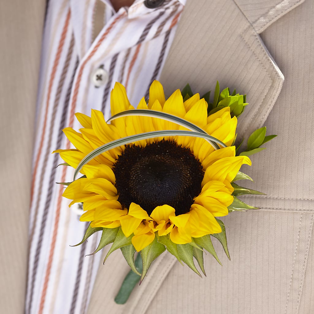 Free Spirit Boutonniere – Charleston Cut Flower Company, Charleston WV