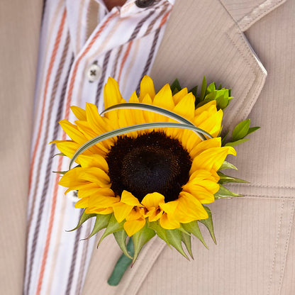 Free Spirit Boutonniere –  Charleston Cut Flower Company, Charleston WV